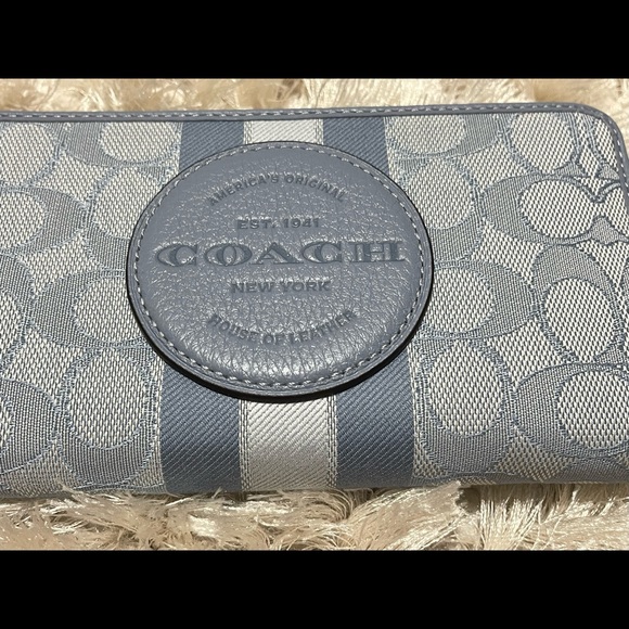 🆕Dempsey Large Phone Wallet In Signature Jacquard With Stripe And Coach Patch - Picture 10 of 13